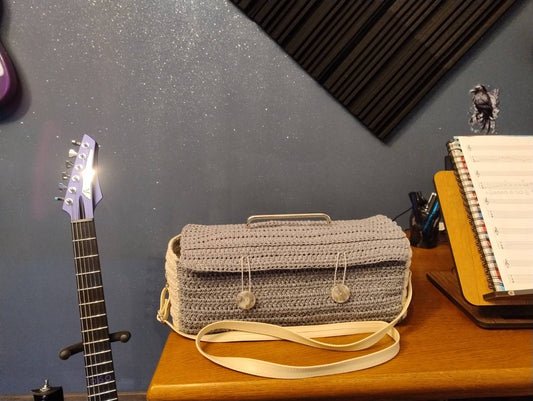 Häkelprojekt: Umhängetasche für einen Verstärker